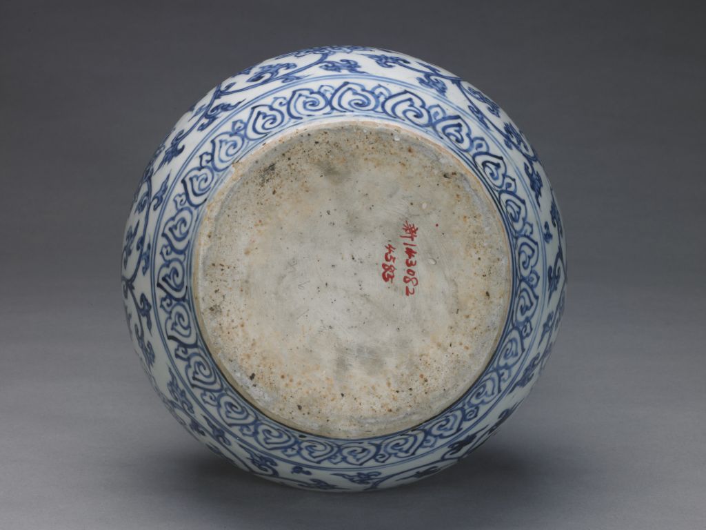 图片[2]-Blue and white bottle with lotus pattern-China Archive